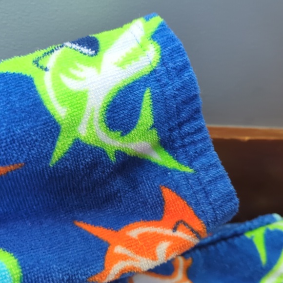 EUC Shark Terry Hooded Robe w Attached Belt - Picture 9 of 9